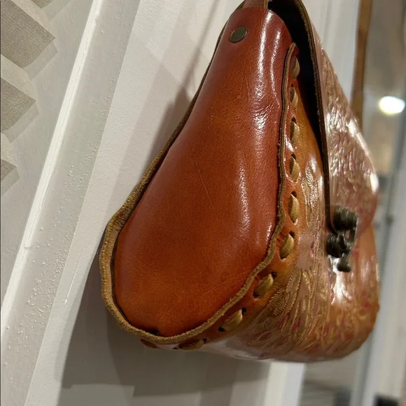 Vintage 70's leather hand tooled and painted never used crossbody purse - Picture 6 of 13